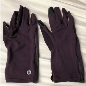 Lululemon Run Gloves! Plum color